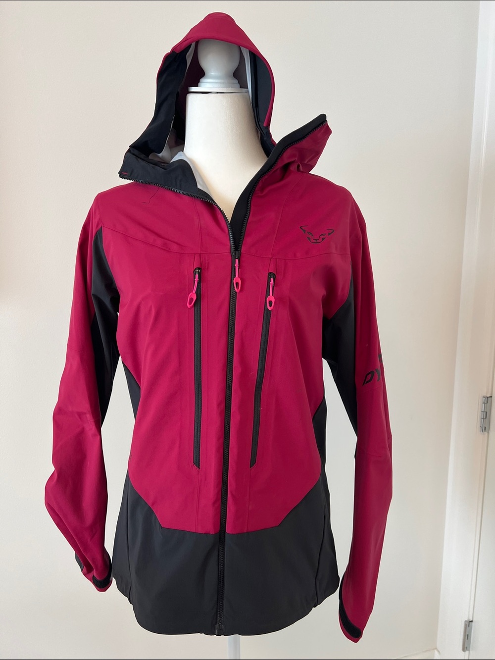 Dynafit Women's Hooded gortex Ski Jacket in Rose Red and Black